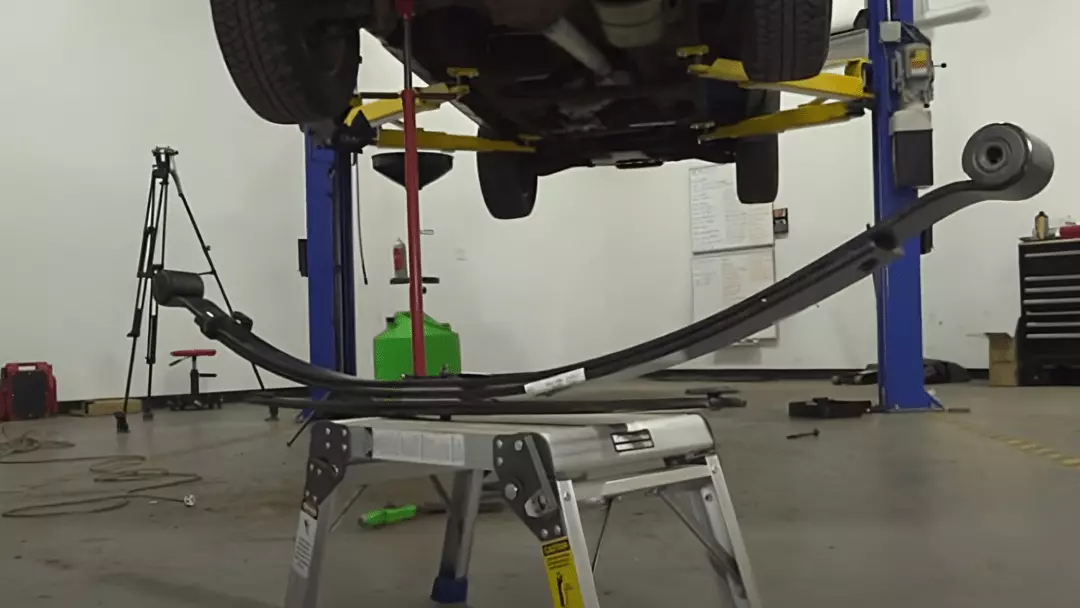 how to remove a leaf spring in a chevy silverado